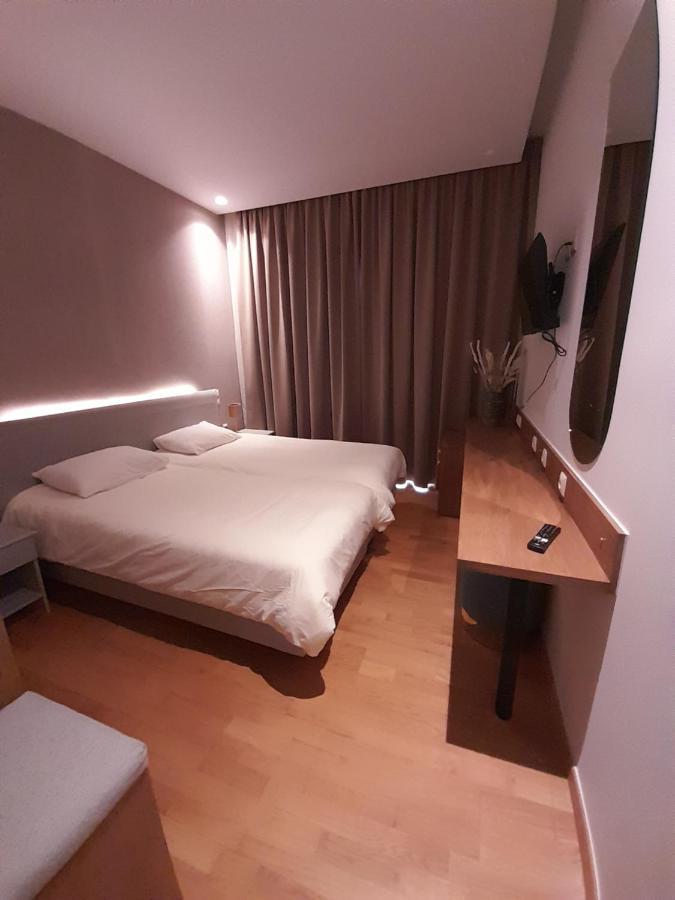 Byzantion Hotel ไมส์ตราส ภายนอก รูปภาพ