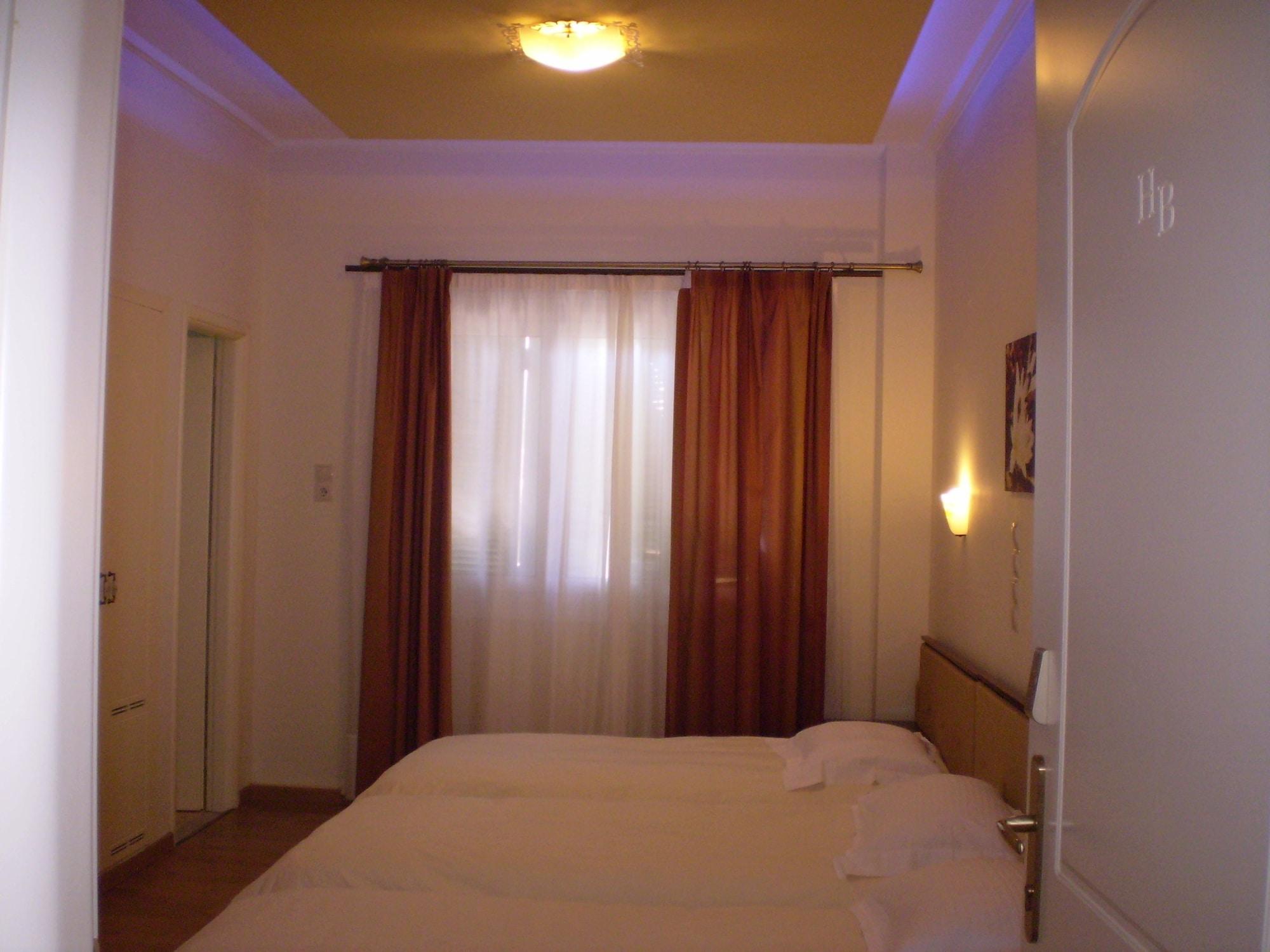 Byzantion Hotel ไมส์ตราส ภายนอก รูปภาพ
