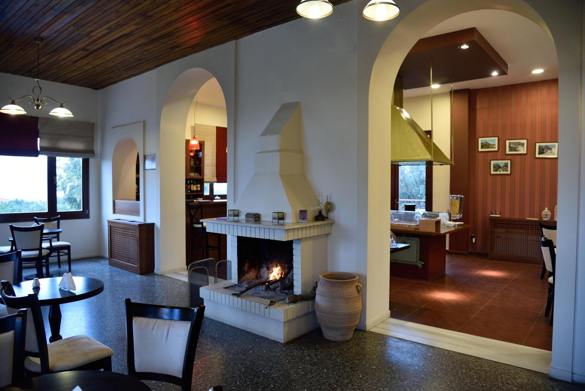 Byzantion Hotel ไมส์ตราส ภายนอก รูปภาพ