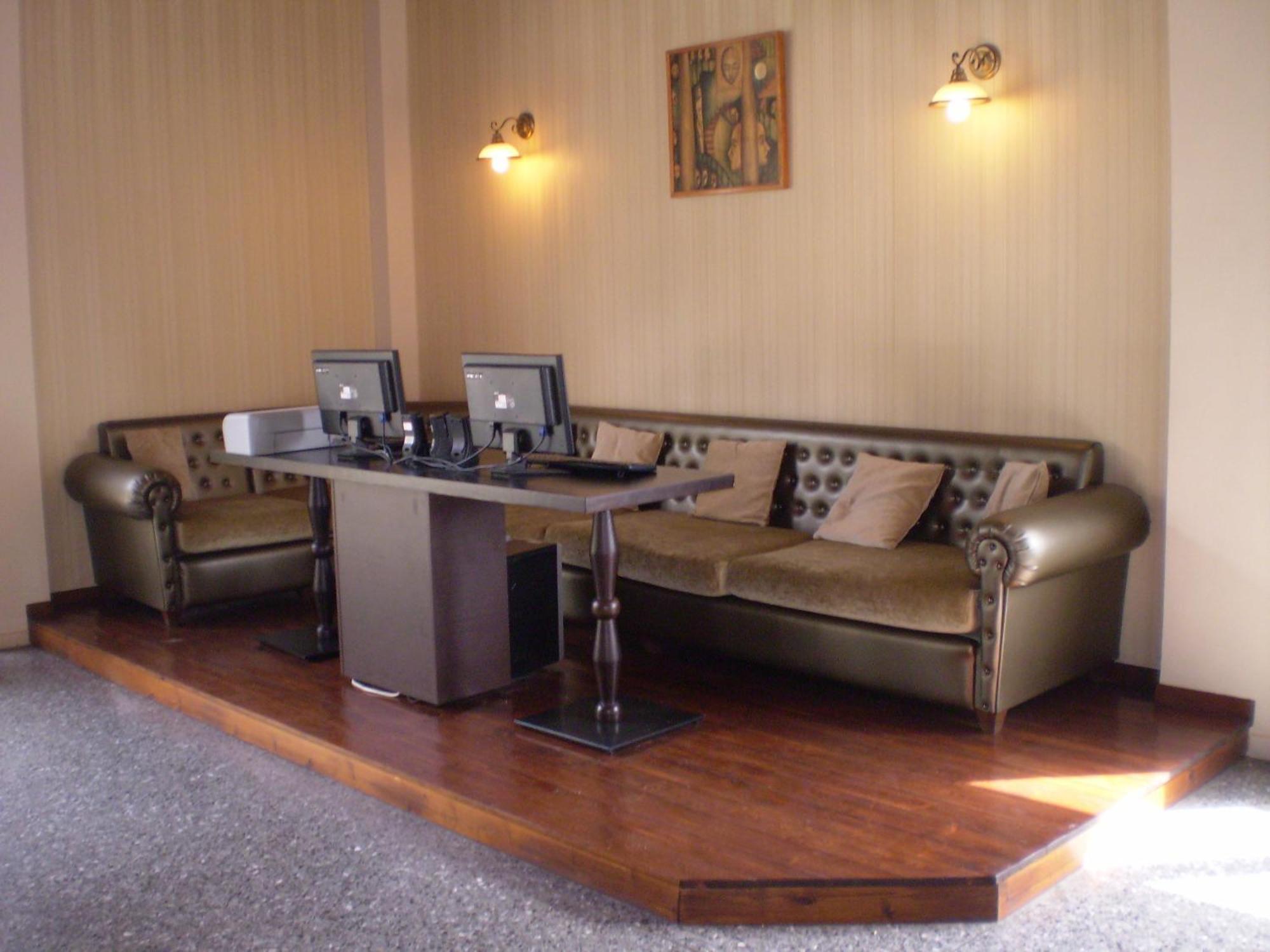 Byzantion Hotel ไมส์ตราส ภายนอก รูปภาพ