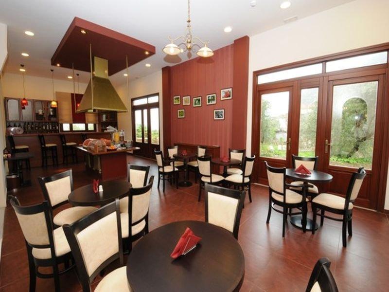 Byzantion Hotel ไมส์ตราส ภายนอก รูปภาพ