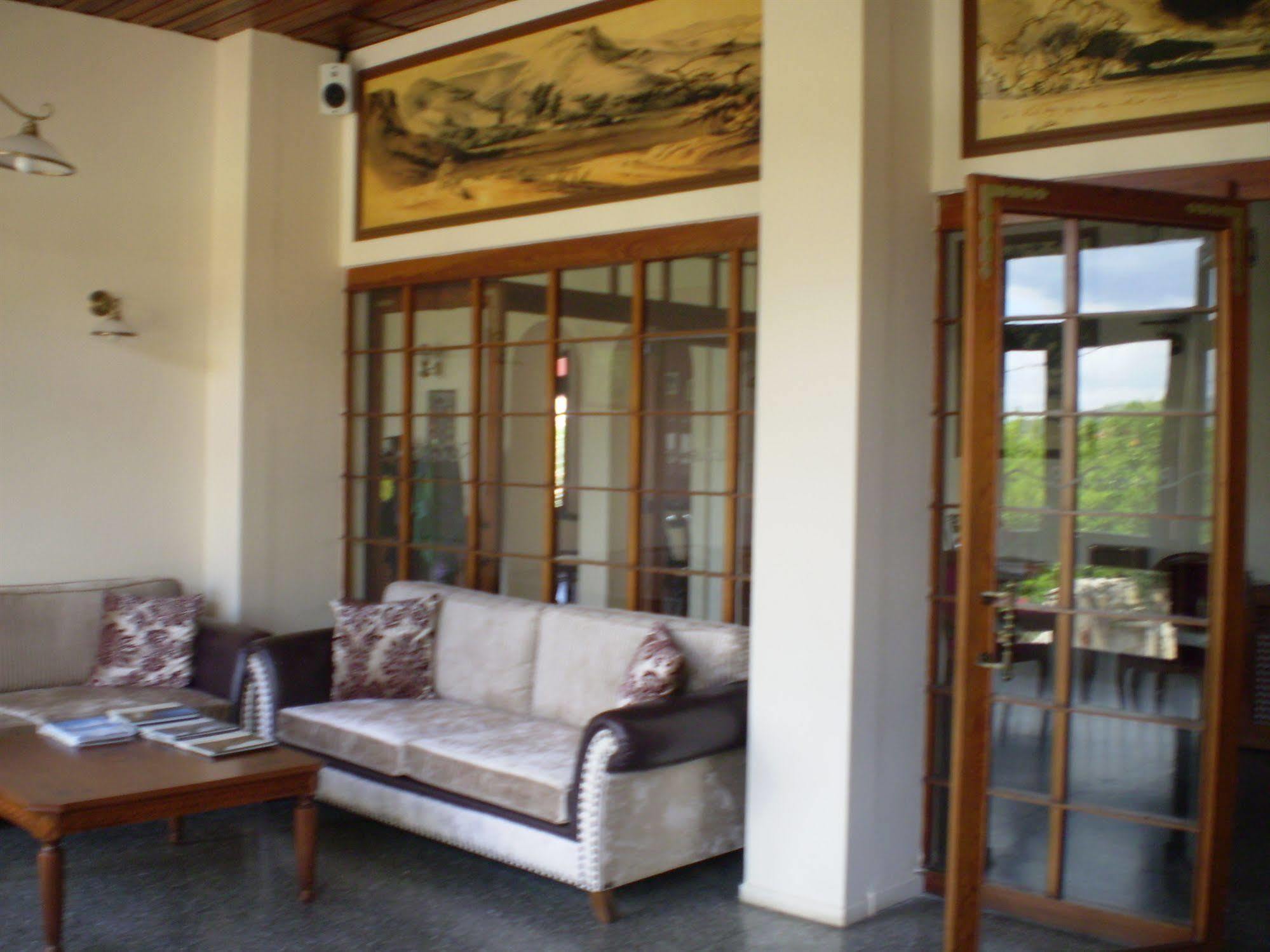Byzantion Hotel ไมส์ตราส ภายนอก รูปภาพ